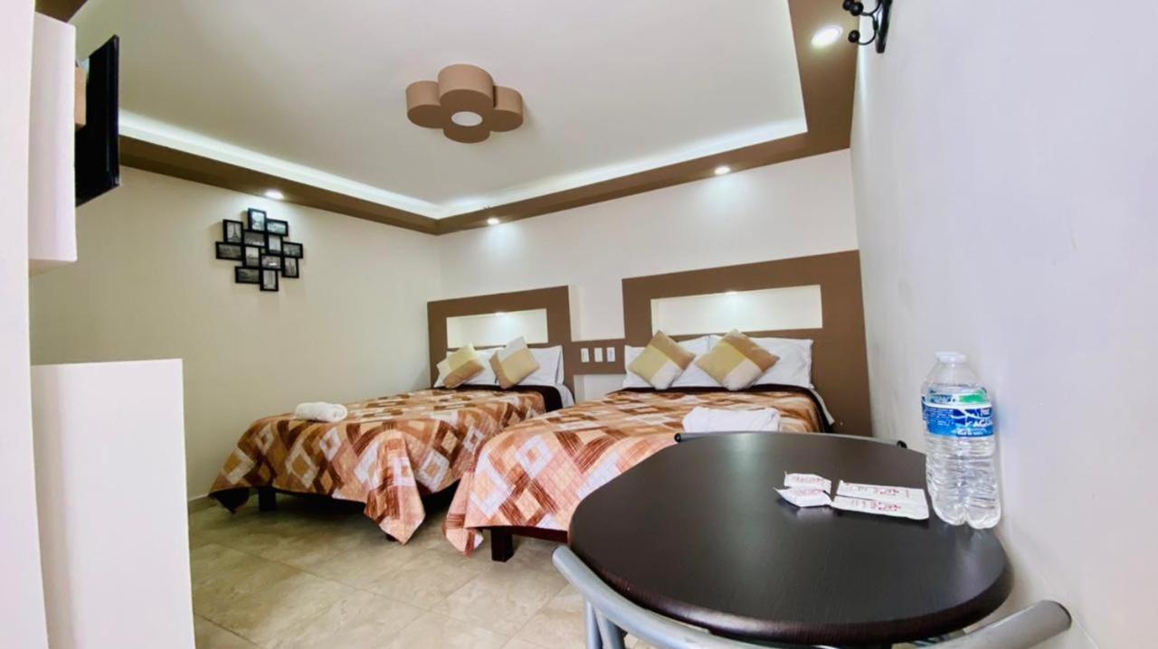 Hotel Caudillos Inn Emiliano Zapata  外观 照片