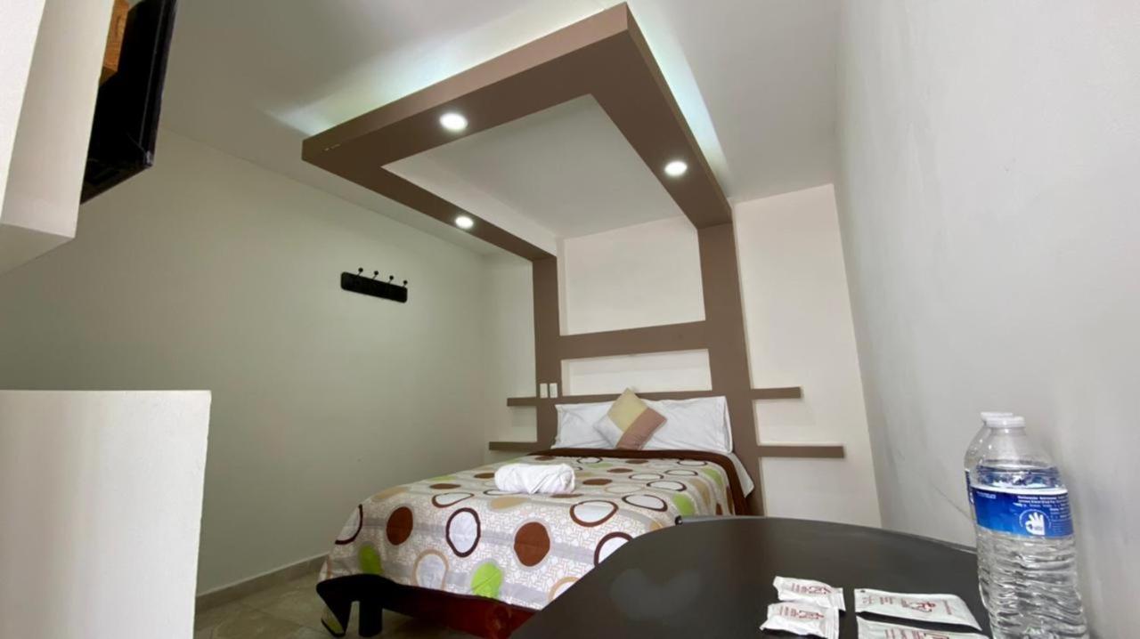 Hotel Caudillos Inn Emiliano Zapata  外观 照片